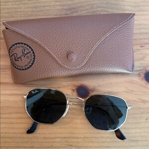 Ray-Ban Classic Gold Frame with Green Lenses Sunglasses